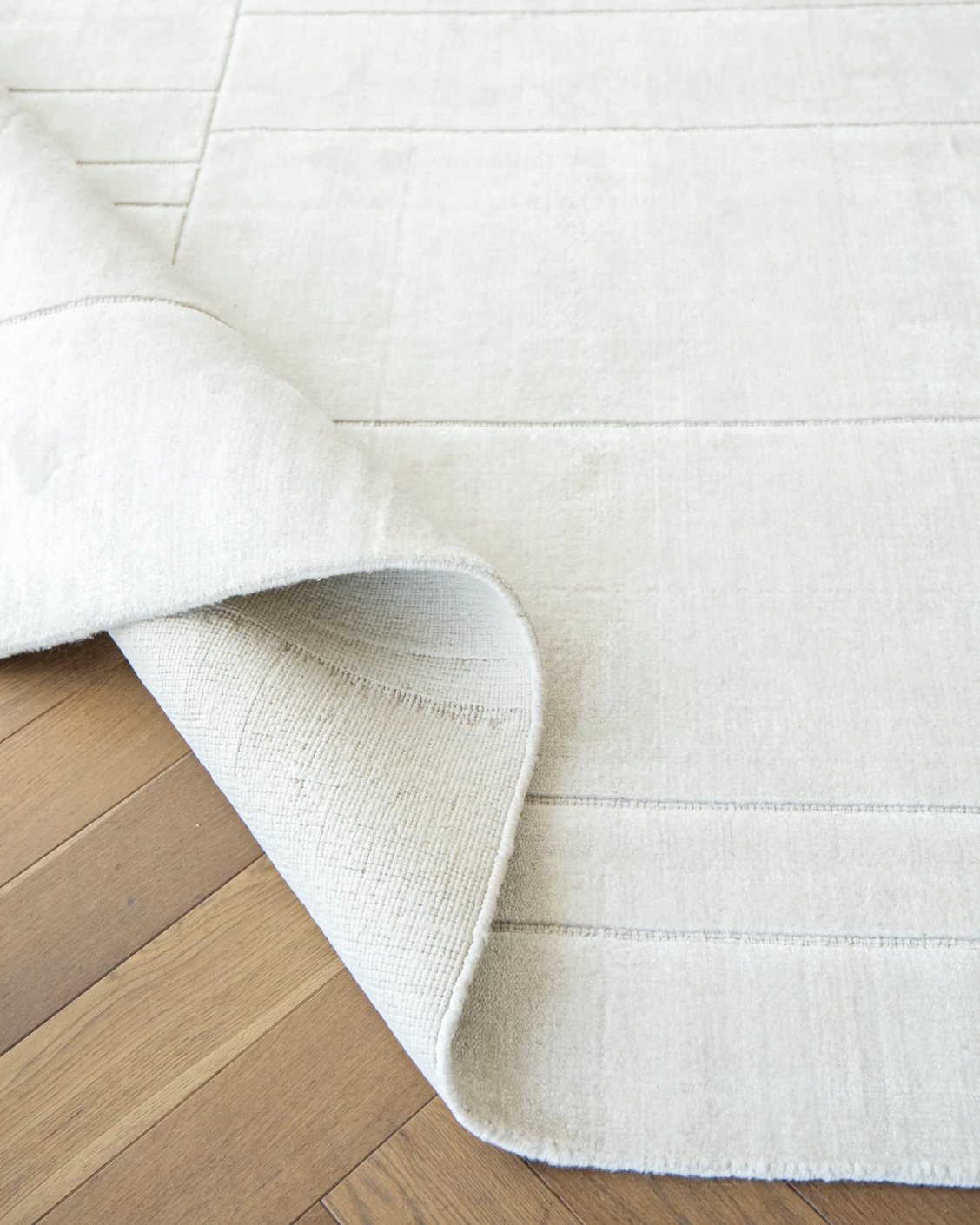 Elliot Bianca Round carpet in white and pearl, shown in a product close-up as image 7