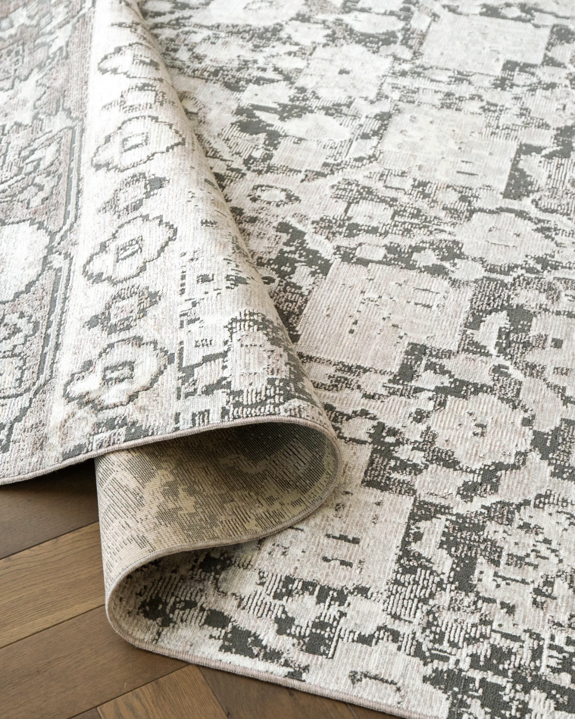 Jerik Ashton in grey, shown in a product close-up as image 10
