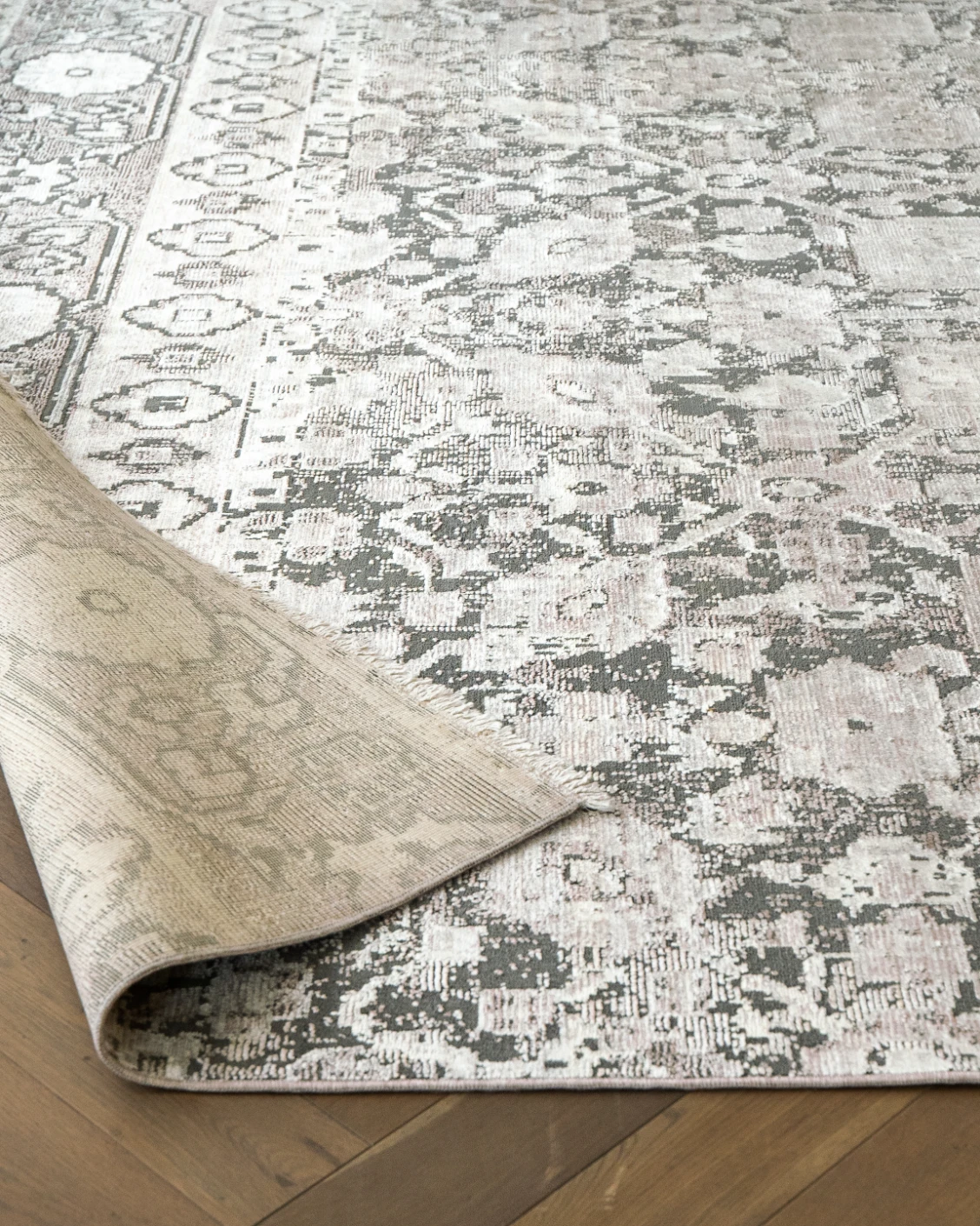 Jerik Ashton in grey, shown in a product close-up as image 8