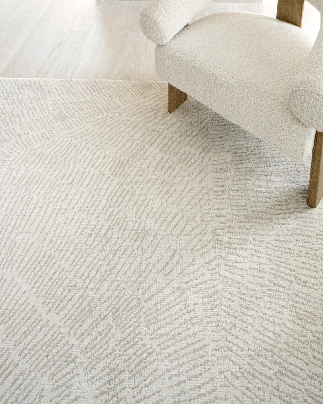 Link Sandy Round carpet in sandy and beige, shown in a lifestyle top view as image 4
